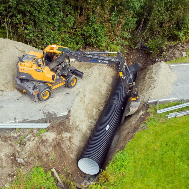 Installing black Pragma road drainage pipe