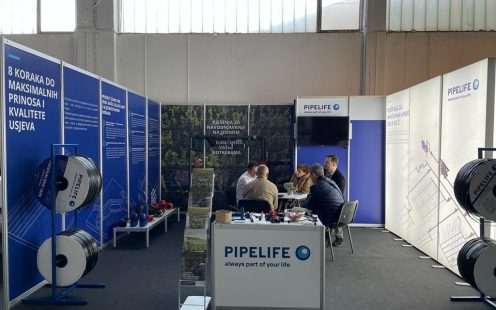 Pipelife štand s navodnjavanjem na Bjelovarskom proljetnom sajmu 03/2023, razgovor s posjetiteljima